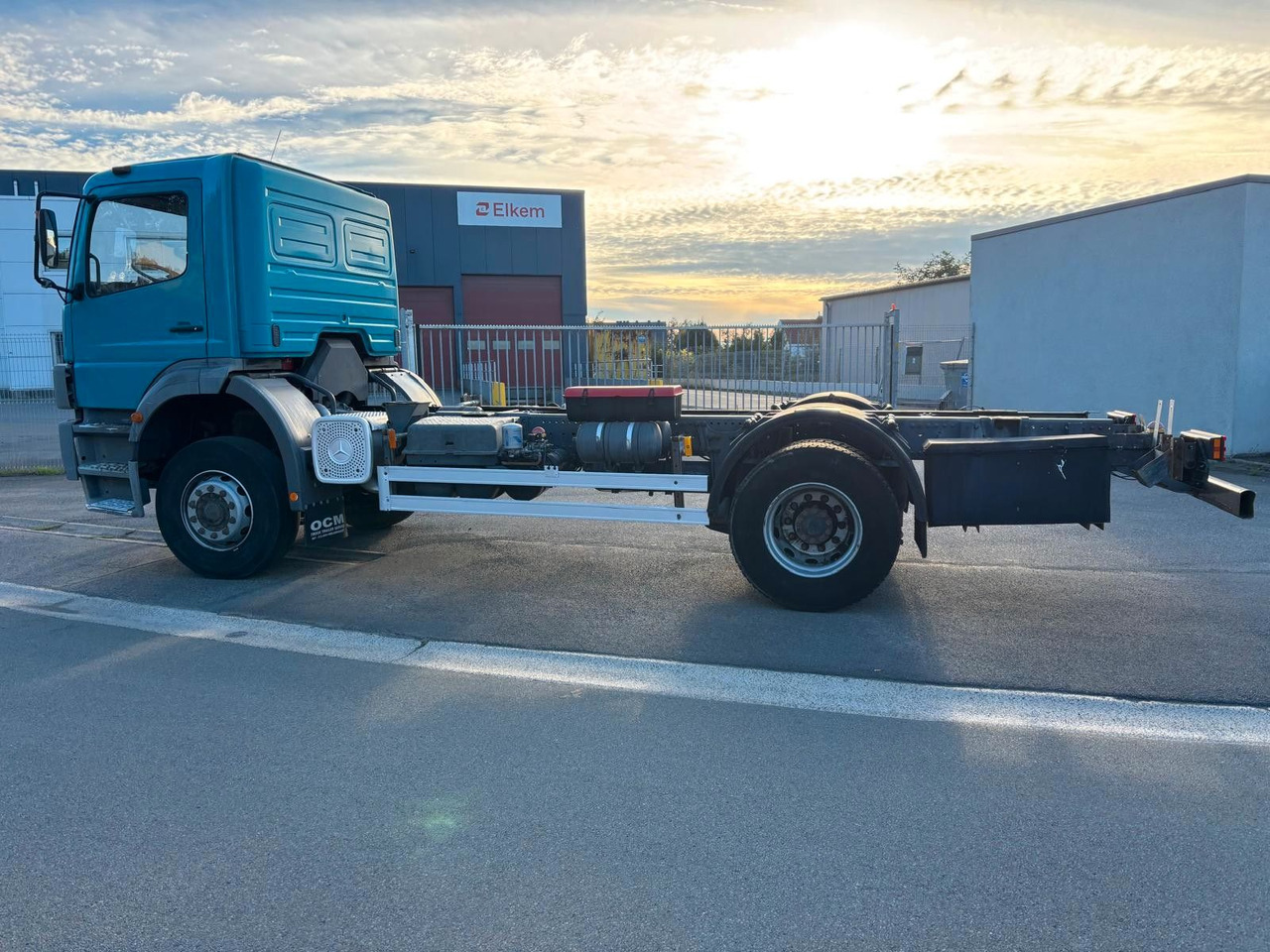 Mercedes-Benz Atego 1823. 6 Zylinder. - Šasija kravas automašīna: foto 3 Mercedes-Benz Atego 1823. 6 Zylinder. - Šasija kravas automašīna: foto 3