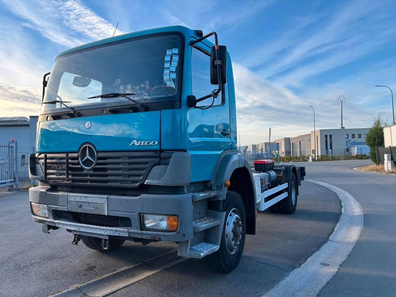 Mercedes-Benz Atego 1823. 6 Zylinder. - Šasija kravas automašīna: foto 1 Mercedes-Benz Atego 1823. 6 Zylinder. - Šasija kravas automašīna: foto 1