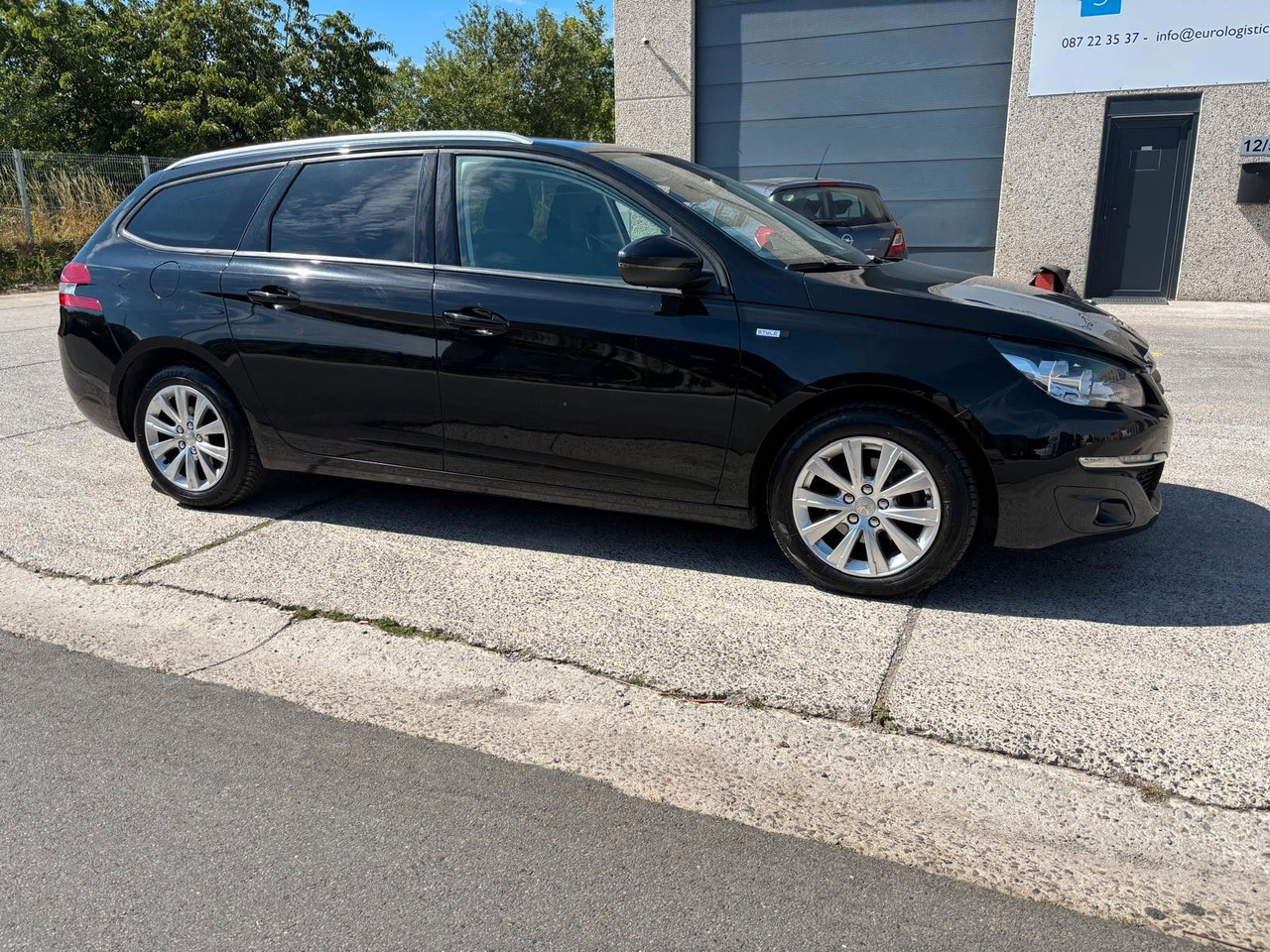 Peugeot 308 Klima. Kamera. Navi. Tempomat - Vieglā automašīna: foto 5 Peugeot 308 Klima. Kamera. Navi. Tempomat - Vieglā automašīna: foto 5
