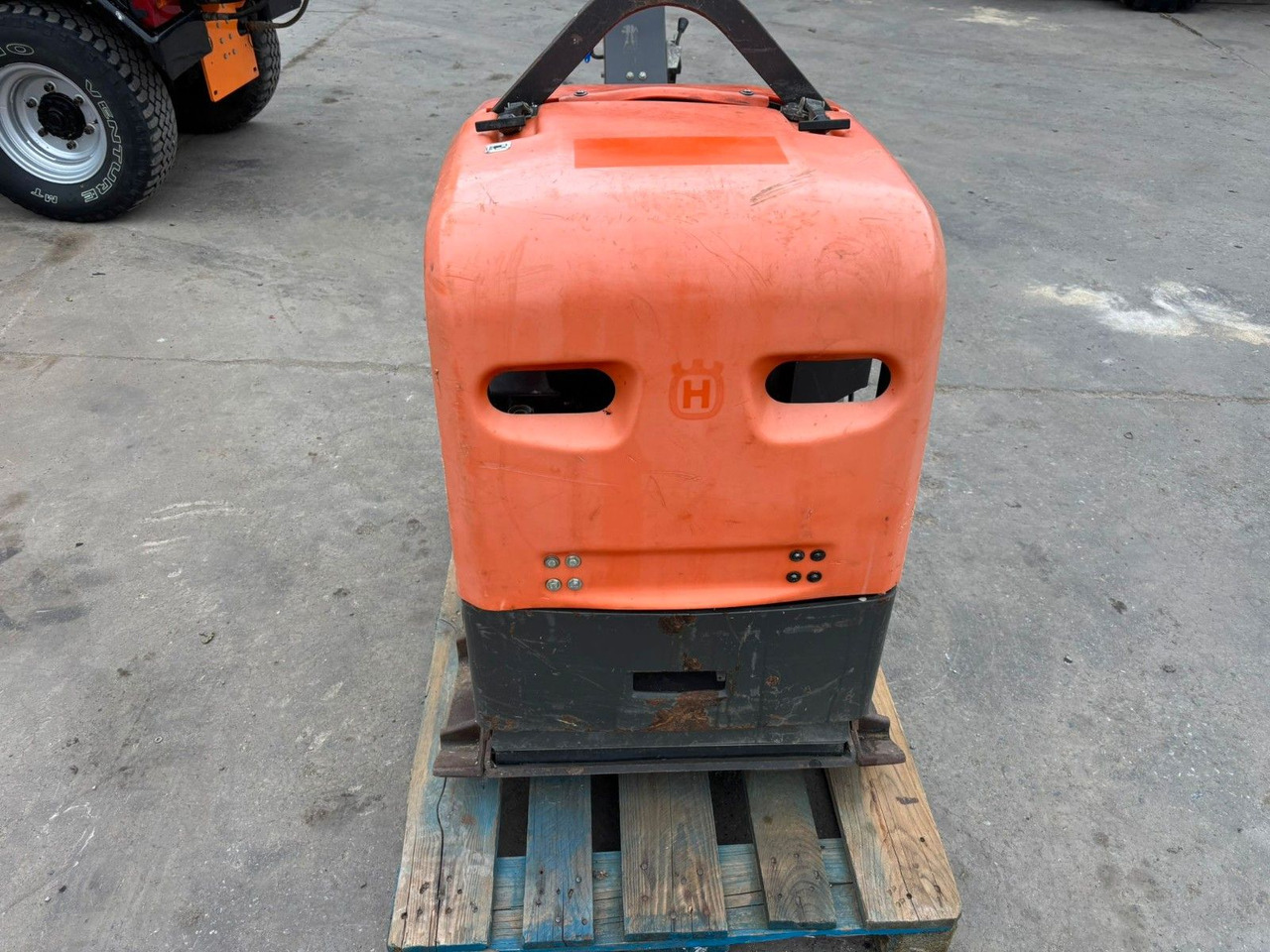 Plate Wals Husqvarna LG504 - Vibrobliete: foto 5 Plate Wals Husqvarna LG504 - Vibrobliete: foto 5