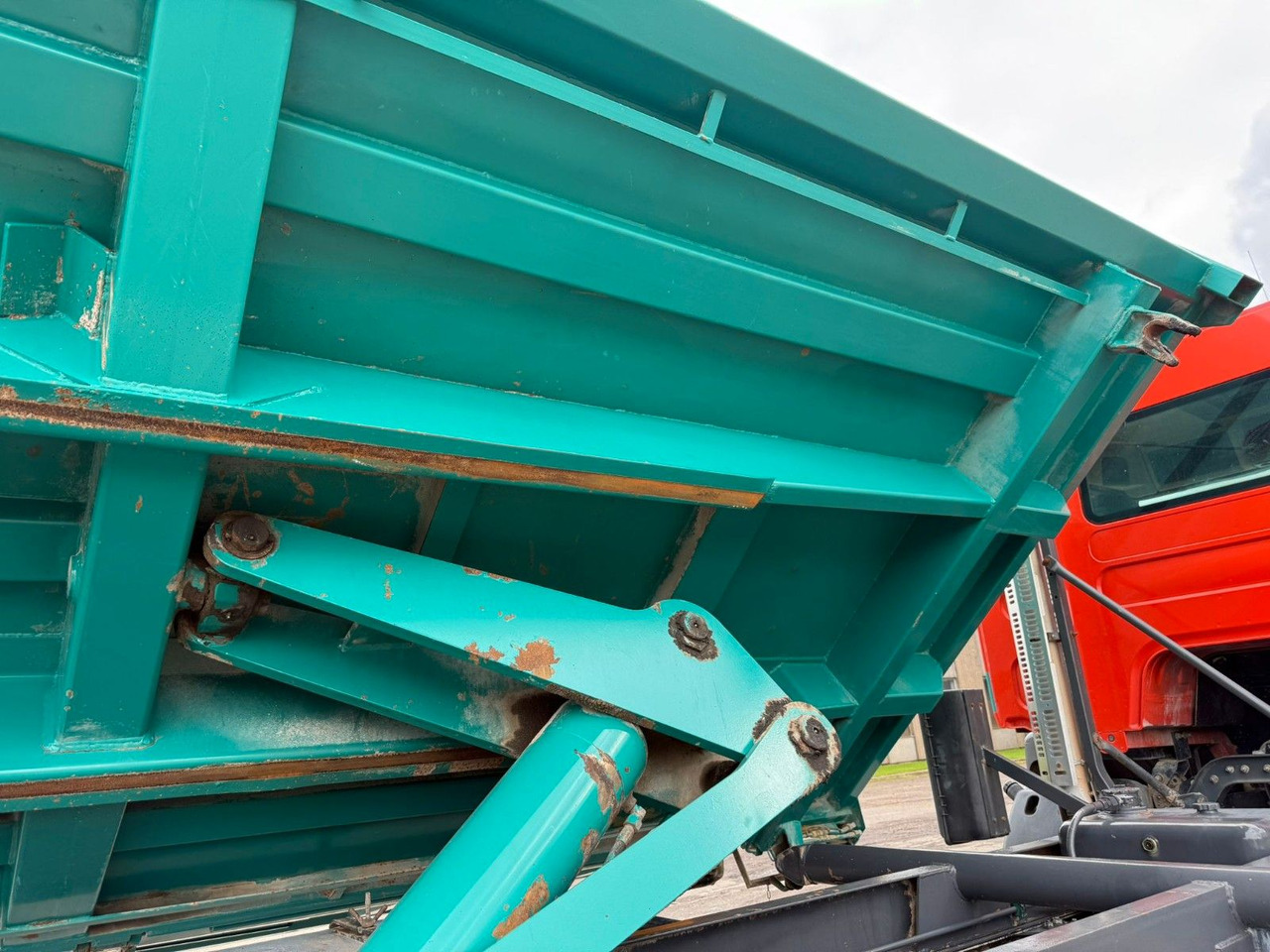 Renault Kerax 6x4. Bordmatic. Meiller Kipper. - Kravas automašīna pašizgāzējs: foto 4 Renault Kerax 6x4. Bordmatic. Meiller Kipper. - Kravas automašīna pašizgāzējs: foto 4