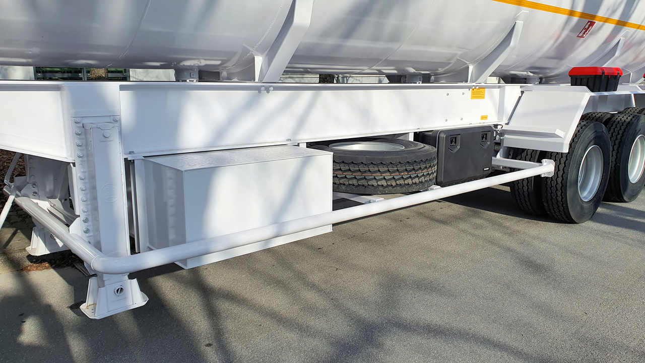 Sievering 40000 LITRE ADR FUEL TANK SEMI-TRAILER FOR MERCEDES ACTROS - Puspiekabe cisterna: foto 5 Sievering 40000 LITRE ADR FUEL TANK SEMI-TRAILER FOR MERCEDES ACTROS - Puspiekabe cisterna: foto 5