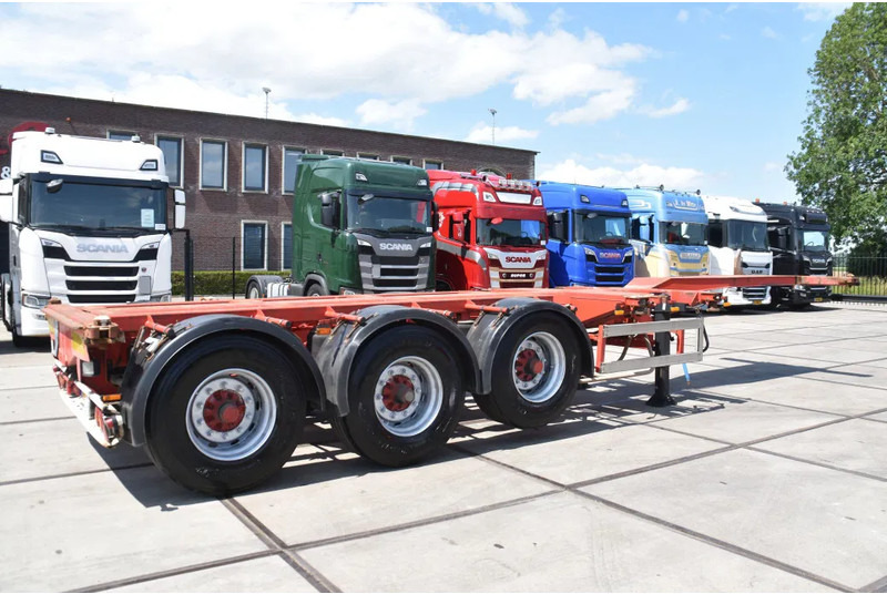 Nooteboom containerchassis - LIFT AXLE - DISC BRAKES - BPW AXLES - 2 x EXTENDABLE - - Puspiekabe noņemamā virsbūve/ Konteineru vedējs: foto 2 Nooteboom containerchassis - LIFT AXLE - DISC BRAKES - BPW AXLES - 2 x EXTENDABLE - - Puspiekabe noņemamā virsbūve/ Konteineru vedējs: foto 2