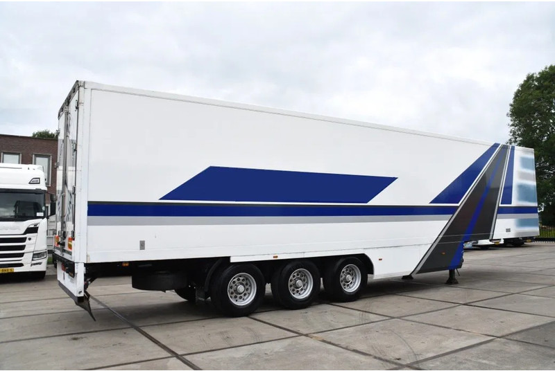 Pacton T3-002 - BPW AXLES - LIFT AXLE - DISC BRAKES - - Puspiekabe slēgtā virsbūve: foto 2 Pacton T3-002 - BPW AXLES - LIFT AXLE - DISC BRAKES - - Puspiekabe slēgtā virsbūve: foto 2