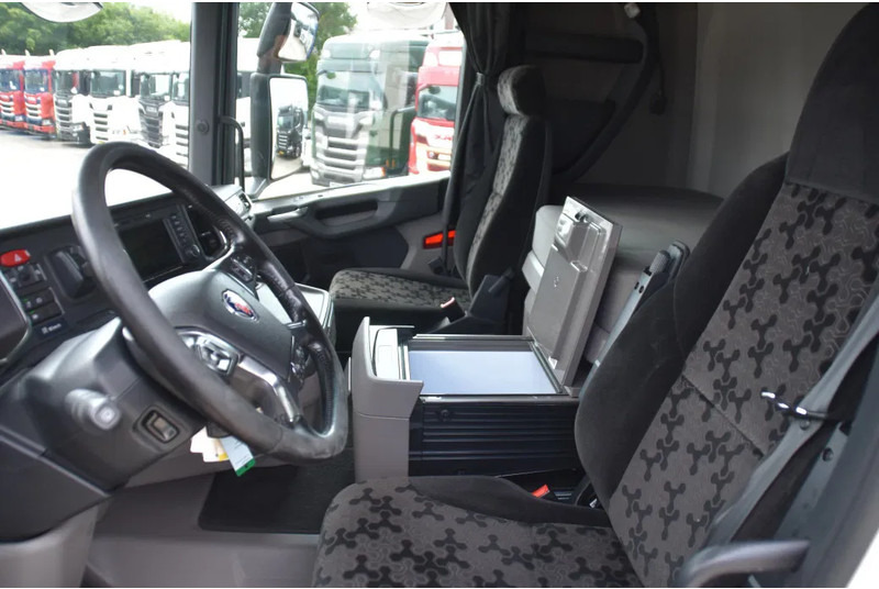 Scania R450 NGS 6x2*4NB - BDF - RETARDER - 703 TKM - FULL AIR - WHEELBASE: 495 CM - NAVI - TOP CONDITION - - Konteineru vedējs/ Kravas automašīna ar noņemamā virsbūve: foto 5 Scania R450 NGS 6x2*4NB - BDF - RETARDER - 703 TKM - FULL AIR - WHEELBASE: 495 CM - NAVI - TOP CONDITION - - Konteineru vedējs/ Kravas automašīna ar noņemamā virsbūve: foto 5
