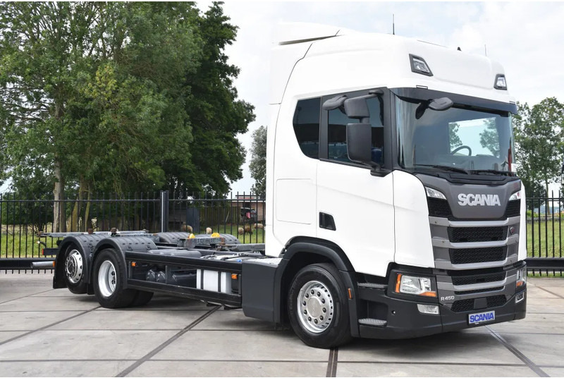 Scania R450 NGS 6x2*4NB - BDF - RETARDER - 703 TKM - FULL AIR - WHEELBASE: 495 CM - NAVI - TOP CONDITION - - Konteineru vedējs/ Kravas automašīna ar noņemamā virsbūve: foto 1 Scania R450 NGS 6x2*4NB - BDF - RETARDER - 703 TKM - FULL AIR - WHEELBASE: 495 CM - NAVI - TOP CONDITION - - Konteineru vedējs/ Kravas automašīna ar noņemamā virsbūve: foto 1