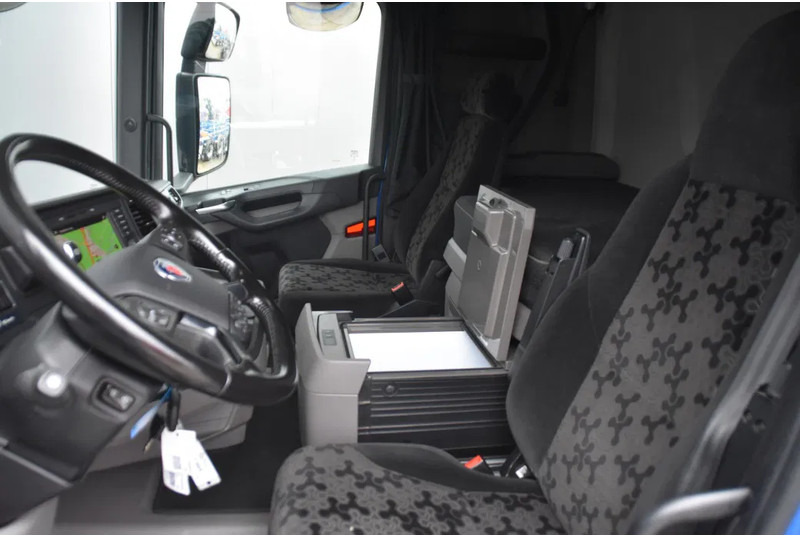 Scania R460 NGS 4x2 - SUPER - RETARDER - 319 TKM - PARK. AIRCO - ACC - NAVI - 2 x FUEL TANKS - TOP CONDITION - - Vilcējs: foto 5 Scania R460 NGS 4x2 - SUPER - RETARDER - 319 TKM - PARK. AIRCO - ACC - NAVI - 2 x FUEL TANKS - TOP CONDITION - - Vilcējs: foto 5