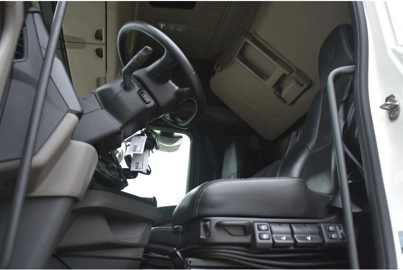 Scania S460 NGS 4x2NB - ONLY 104 TKM - FULL AIR - PARK. AIRCO - LEATHER SEATS - 2 x FUEL TANKS - LED LIGHTS - EXCELLENT CONDITION - - Vilcējs: foto 4 Scania S460 NGS 4x2NB - ONLY 104 TKM - FULL AIR - PARK. AIRCO - LEATHER SEATS - 2 x FUEL TANKS - LED LIGHTS - EXCELLENT CONDITION - - Vilcējs: foto 4