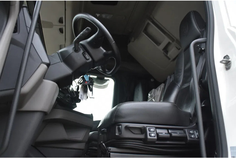 Scania S460 NGS 4x2NB - ONLY 108 TKM - FULL AIR - PARK. AIRCO - LEATHER SEATS - 2 x FUEL TANKS - LED LIGHTS - EXCELLENT CONDITION - - Vilcējs: foto 4 Scania S460 NGS 4x2NB - ONLY 108 TKM - FULL AIR - PARK. AIRCO - LEATHER SEATS - 2 x FUEL TANKS - LED LIGHTS - EXCELLENT CONDITION - - Vilcējs: foto 4