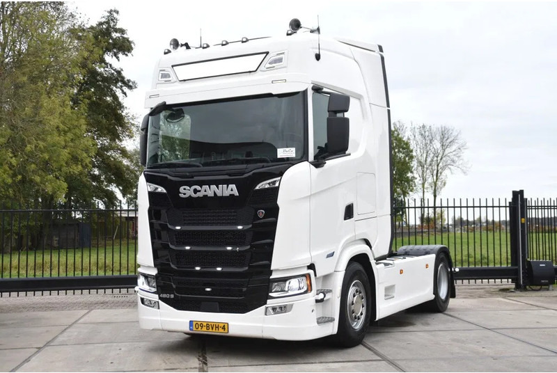 Scania S460 NGS 4x2NB - ONLY 108 TKM - FULL AIR - PARK. AIRCO - LEATHER SEATS - 2 x FUEL TANKS - LED LIGHTS - EXCELLENT CONDITION - - Vilcējs: foto 2 Scania S460 NGS 4x2NB - ONLY 108 TKM - FULL AIR - PARK. AIRCO - LEATHER SEATS - 2 x FUEL TANKS - LED LIGHTS - EXCELLENT CONDITION - - Vilcējs: foto 2