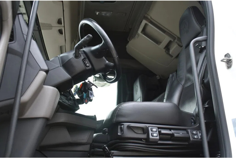 Scania S460 NGS 4x2NB - ONLY 71 TKM - FULL AIR - PARK. AIRCO - LEATHER SEATS - 2 x FUEL TANKS - LED LIGHTS - EXCELLENT CONDITION - - Vilcējs: foto 4 Scania S460 NGS 4x2NB - ONLY 71 TKM - FULL AIR - PARK. AIRCO - LEATHER SEATS - 2 x FUEL TANKS - LED LIGHTS - EXCELLENT CONDITION - - Vilcējs: foto 4