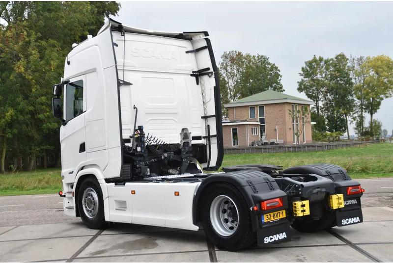 Scania S460 NGS 4x2NB - ONLY 71 TKM - FULL AIR - PARK. AIRCO - LEATHER SEATS - 2 x FUEL TANKS - LED LIGHTS - EXCELLENT CONDITION - - Vilcējs: foto 3 Scania S460 NGS 4x2NB - ONLY 71 TKM - FULL AIR - PARK. AIRCO - LEATHER SEATS - 2 x FUEL TANKS - LED LIGHTS - EXCELLENT CONDITION - - Vilcējs: foto 3