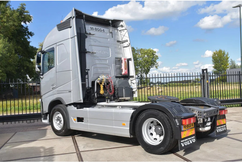 Volvo FH 420 Globe 4x2 - ADR FL - ONLY 670 TKM - PTO - AIRCO - DIFF. LOCK - GOOD CONDITION - - Vilcējs: foto 3 Volvo FH 420 Globe 4x2 - ADR FL - ONLY 670 TKM - PTO - AIRCO - DIFF. LOCK - GOOD CONDITION - - Vilcējs: foto 3