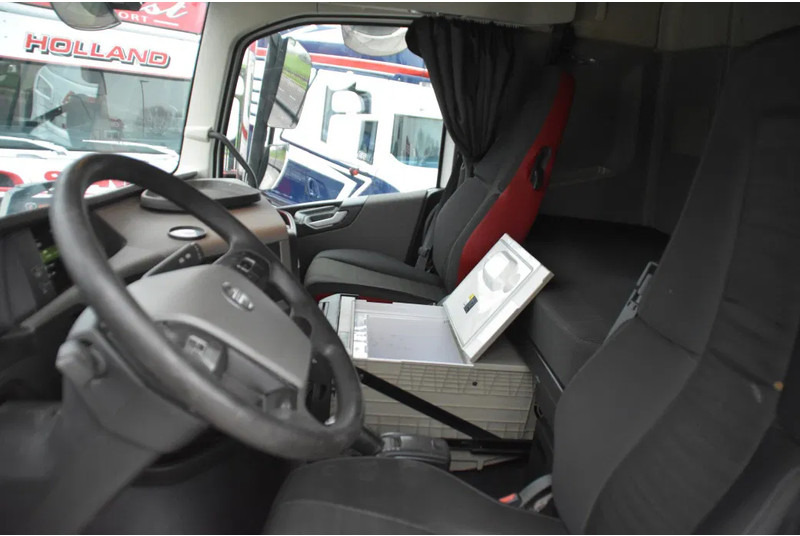 Volvo FH 460 Globe 4x2 - FULL AIR - 628 TKM - HYDRAULIC SYSTEM - PTO - NAVI - 2 x FUEL TANKS - - Vilcējs: foto 5 Volvo FH 460 Globe 4x2 - FULL AIR - 628 TKM - HYDRAULIC SYSTEM - PTO - NAVI - 2 x FUEL TANKS - - Vilcējs: foto 5