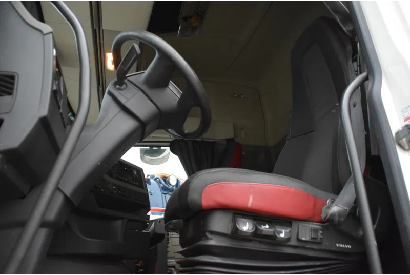 Volvo FH 460 Globe 4x2 - FULL AIR - 628 TKM - HYDRAULIC SYSTEM - PTO - NAVI - 2 x FUEL TANKS - - Vilcējs: foto 4 Volvo FH 460 Globe 4x2 - FULL AIR - 628 TKM - HYDRAULIC SYSTEM - PTO - NAVI - 2 x FUEL TANKS - - Vilcējs: foto 4