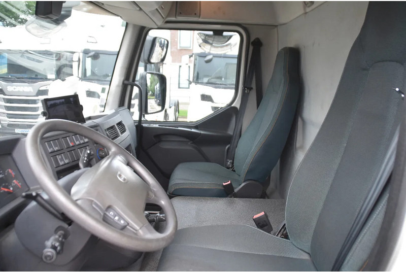Volvo FL 280 4x2 + BOX - 294 TKM - AIRCO - DOUBLE CARGOFLOOR - ELEVATOR - REMOTE CONTROL - CAMERA - - Kravas automašīna ar slēgto virsbūvi: foto 5 Volvo FL 280 4x2 + BOX - 294 TKM - AIRCO - DOUBLE CARGOFLOOR - ELEVATOR - REMOTE CONTROL - CAMERA - - Kravas automašīna ar slēgto virsbūvi: foto 5