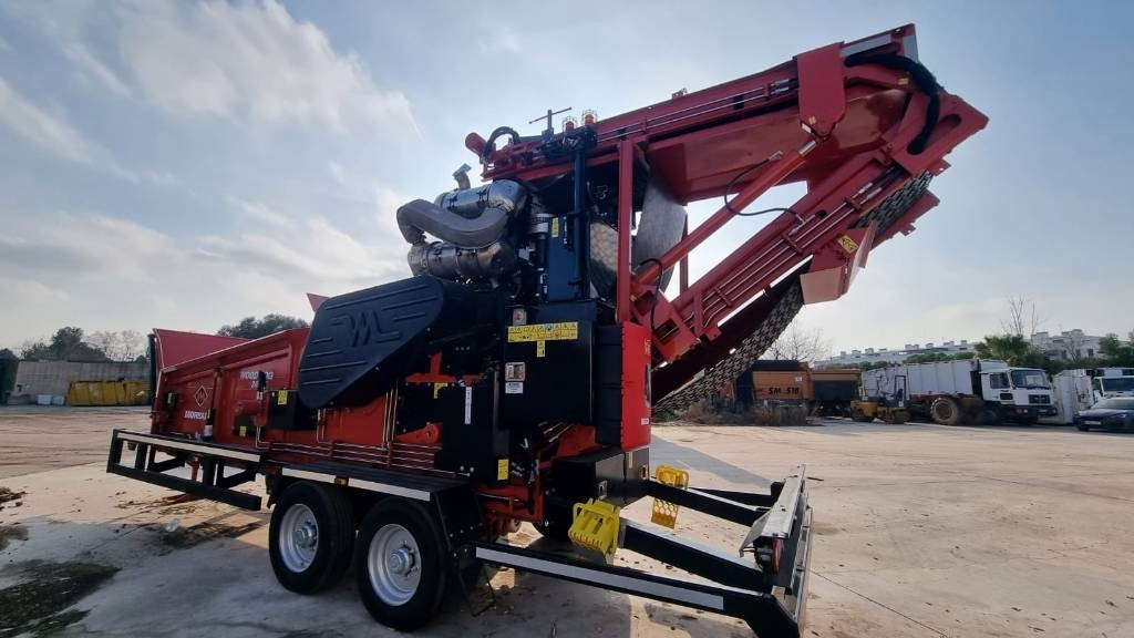 Morbark WH 2400XP - Šķeldotājs: foto 1 Morbark WH 2400XP - Šķeldotājs: foto 1