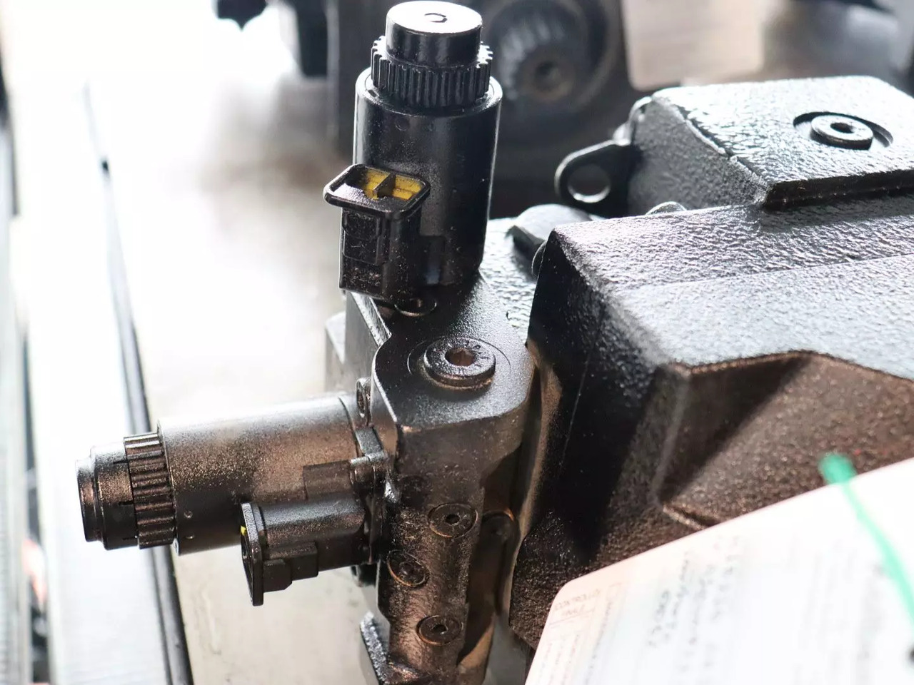 DANFOSS / SAUER H1B110-AK1-K1-NCRADNJNNA10NN027N25NNN - Hidrauliskais motors - Celtniecības tehnika: foto 2 DANFOSS / SAUER H1B110-AK1-K1-NCRADNJNNA10NN027N25NNN - Hidrauliskais motors - Celtniecības tehnika: foto 2