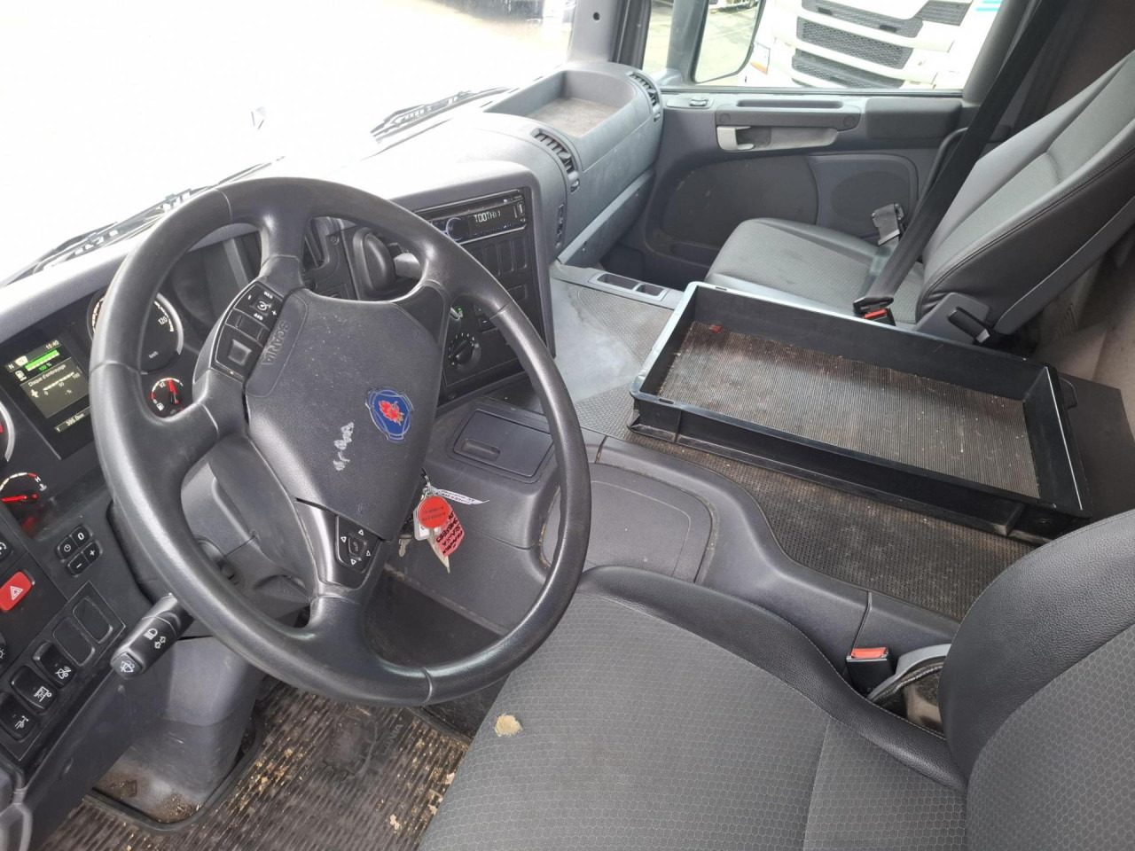 SCANIA SCANIA P250 Fourgon Hayon - Šasija kravas automašīna: foto 3 SCANIA SCANIA P250 Fourgon Hayon - Šasija kravas automašīna: foto 3