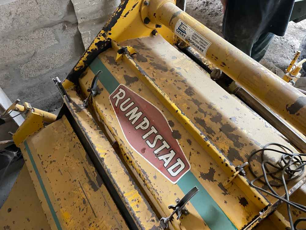 Rumptstad FH 4X75 - Kombains: foto 1 Rumptstad FH 4X75 - Kombains: foto 1