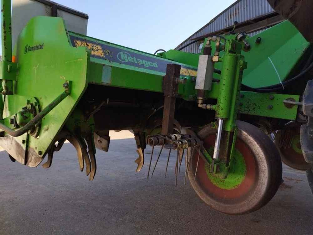 Rumptstad RSF2000 4X75 - Kombains: foto 2 Rumptstad RSF2000 4X75 - Kombains: foto 2