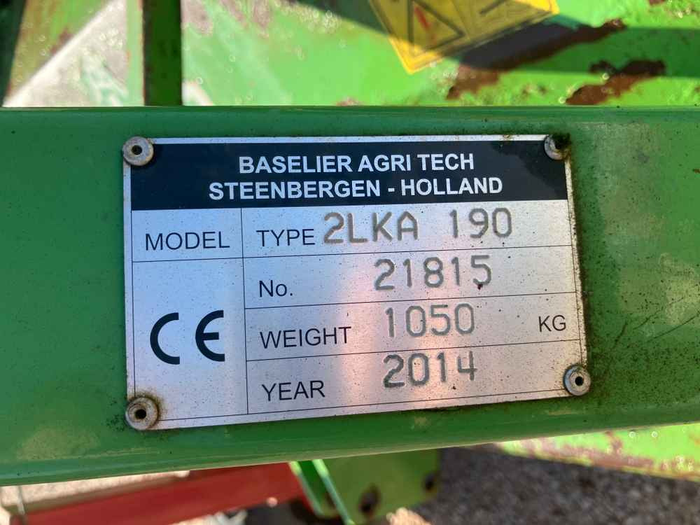 Baselier Baselier 2LKA190 2 Row Front Mounted Potato Topper - Kombains: foto 2 Baselier Baselier 2LKA190 2 Row Front Mounted Potato Topper - Kombains: foto 2