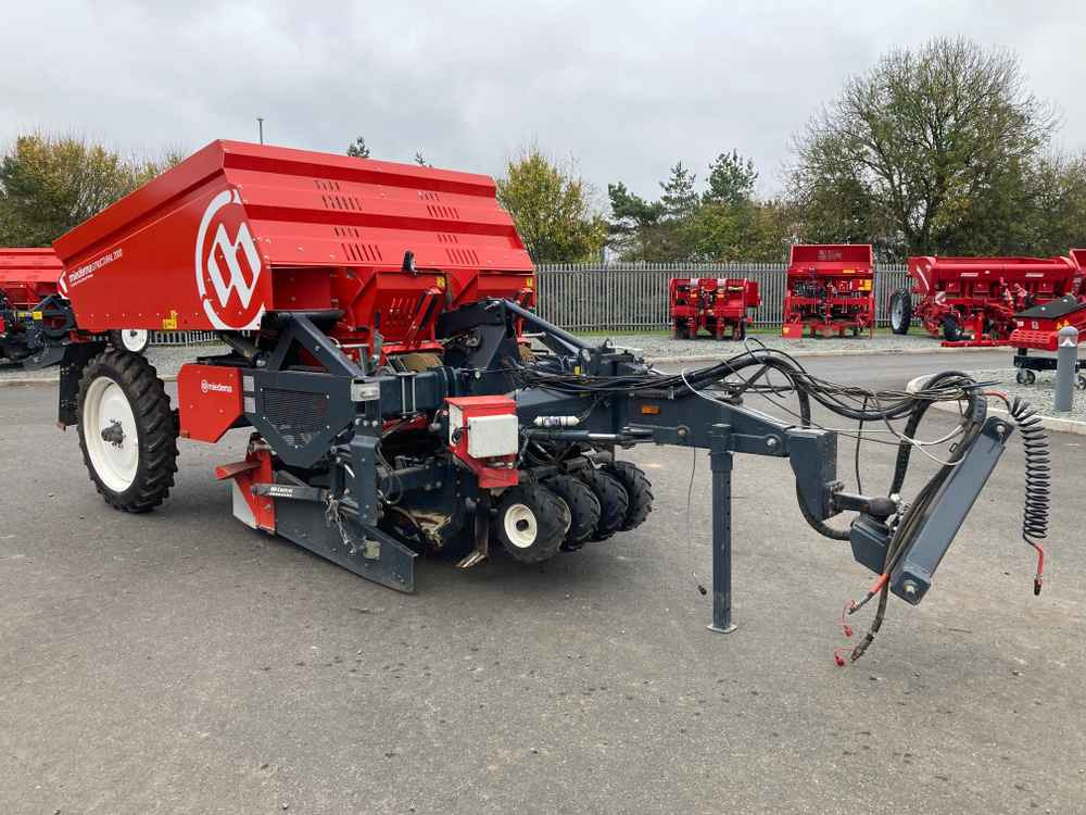 Dewulf Dewulf, MS 2000 RS, 2 Row, Trailed, Belt, Potato Planter - Kombains: foto 1 Dewulf Dewulf, MS 2000 RS, 2 Row, Trailed, Belt, Potato Planter - Kombains: foto 1