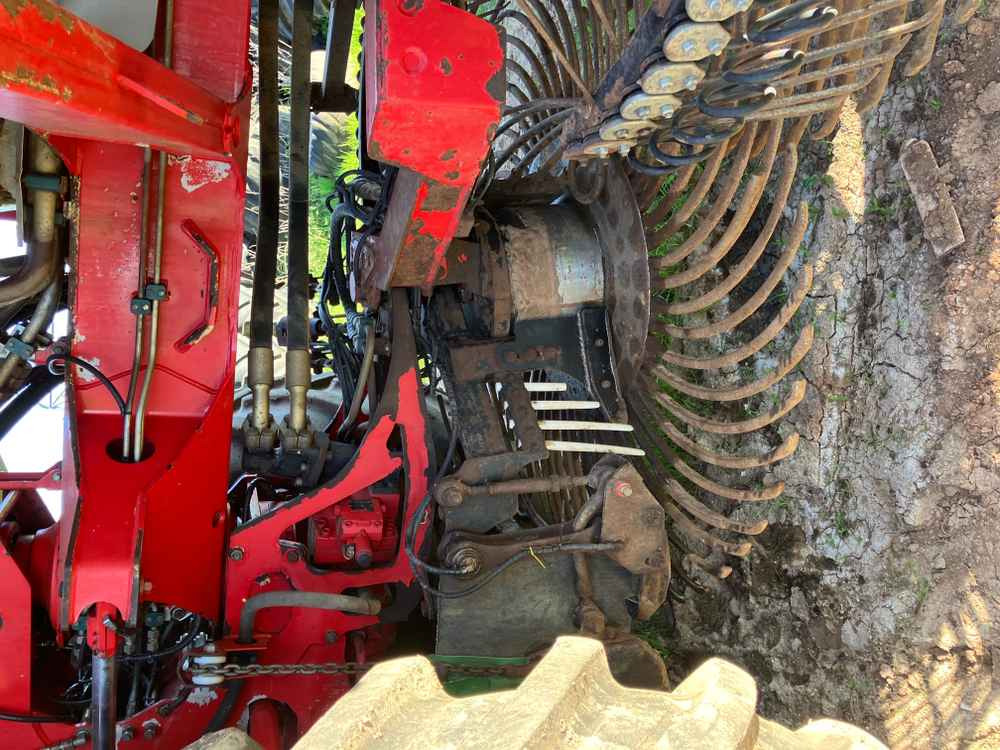 Holmer Holmer T4-40 Self-Propelled Sugarbeet Harvester - Augsnes apstrādes tehnika: foto 2 Holmer Holmer T4-40 Self-Propelled Sugarbeet Harvester - Augsnes apstrādes tehnika: foto 2