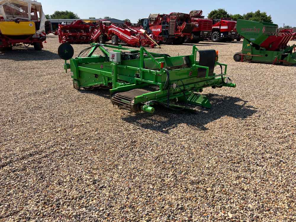 Jones Onion Windrower - Vīnogu mašīna: foto 5 Jones Onion Windrower - Vīnogu mašīna: foto 5