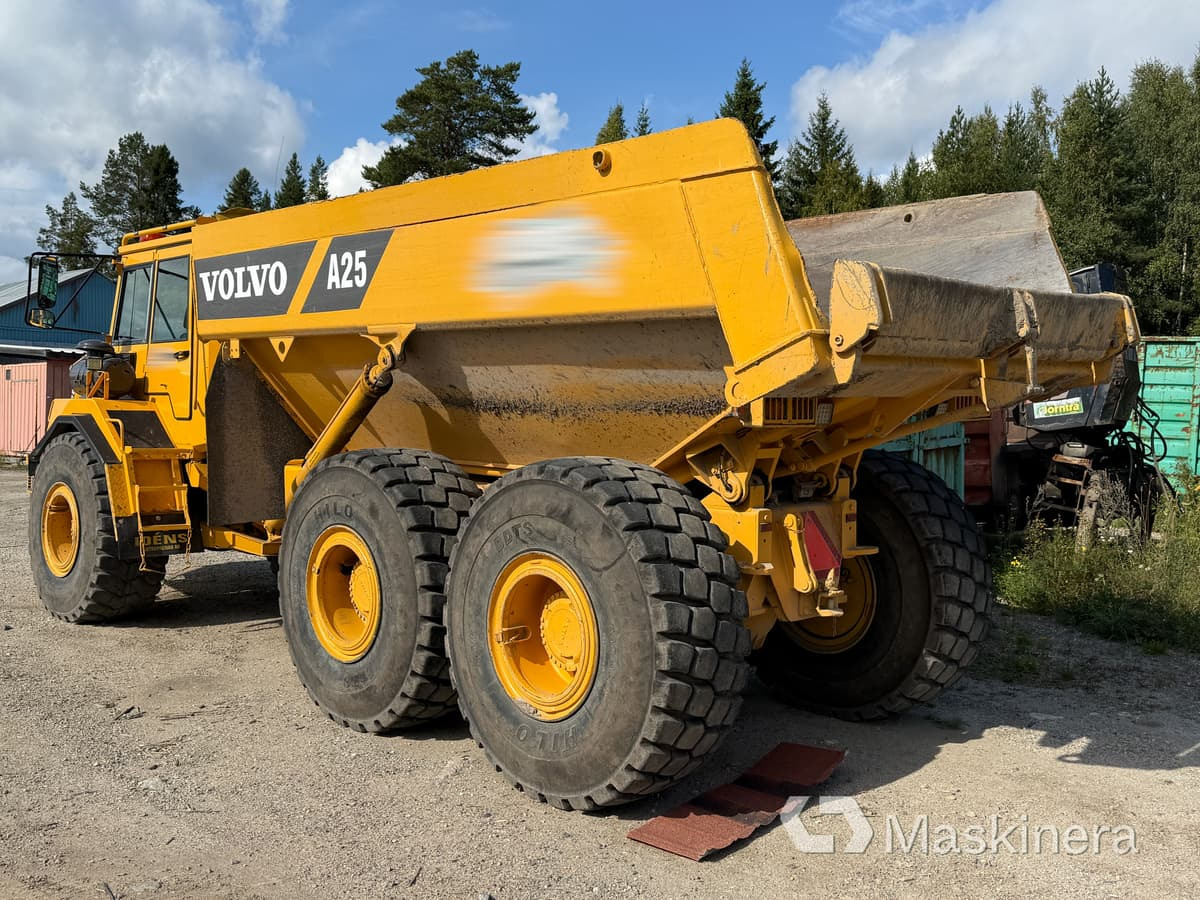 Dumper Volvo A25C - Artikulētias pašizgāzējs: foto 3 Dumper Volvo A25C - Artikulētias pašizgāzējs: foto 3