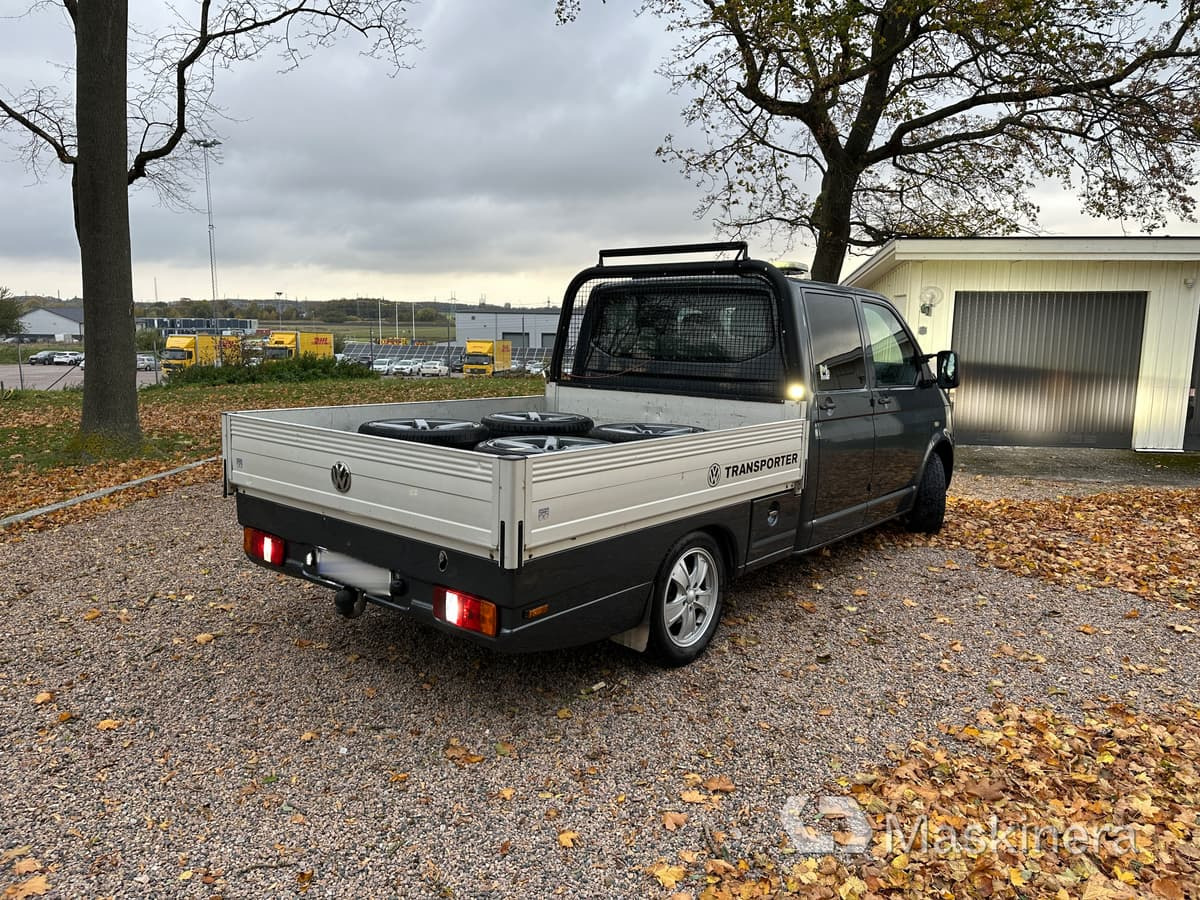 Flakbil Volkswagen Transporter dubbelhytt - Mazs furgons: foto 5 Flakbil Volkswagen Transporter dubbelhytt - Mazs furgons: foto 5