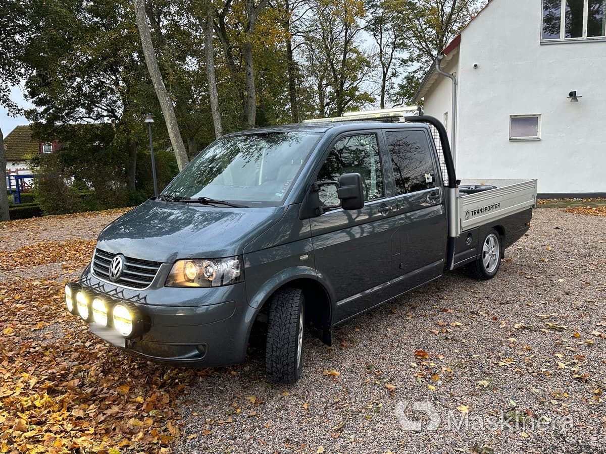 Flakbil Volkswagen Transporter dubbelhytt - Mazs furgons: foto 1 Flakbil Volkswagen Transporter dubbelhytt - Mazs furgons: foto 1