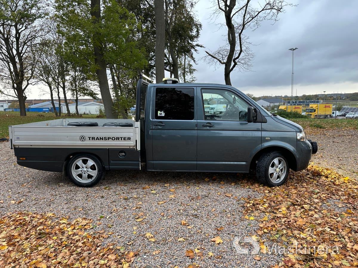 Flakbil Volkswagen Transporter dubbelhytt - Mazs furgons: foto 4 Flakbil Volkswagen Transporter dubbelhytt - Mazs furgons: foto 4
