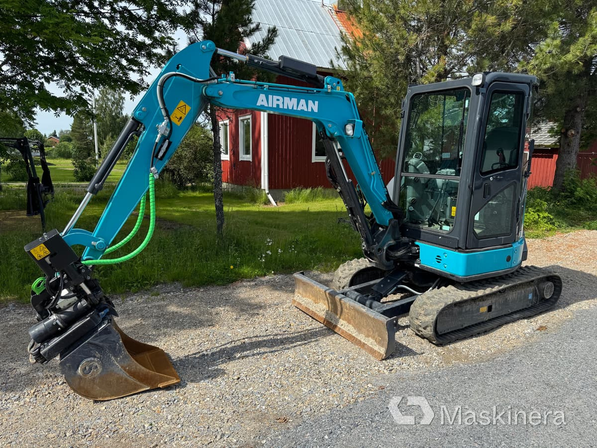 Grävmaskin Airman AX33u-7 med tillbehör - Kāpurķēžu ekskavators: foto 1 Grävmaskin Airman AX33u-7 med tillbehör - Kāpurķēžu ekskavators: foto 1