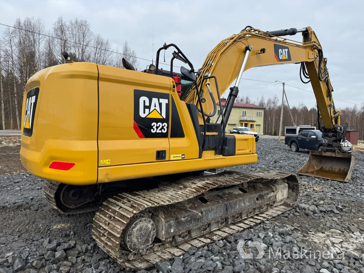 Grävmaskin Cat 323 Next Generation med tillbehör - Kāpurķēžu ekskavators: foto 5 Grävmaskin Cat 323 Next Generation med tillbehör - Kāpurķēžu ekskavators: foto 5