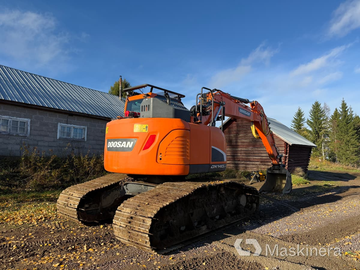 Grävmaskin Doosan DX140LCR-5 / Skördaraggregat 25RH - Kāpurķēžu ekskavators: foto 5 Grävmaskin Doosan DX140LCR-5 / Skördaraggregat 25RH - Kāpurķēžu ekskavators: foto 5