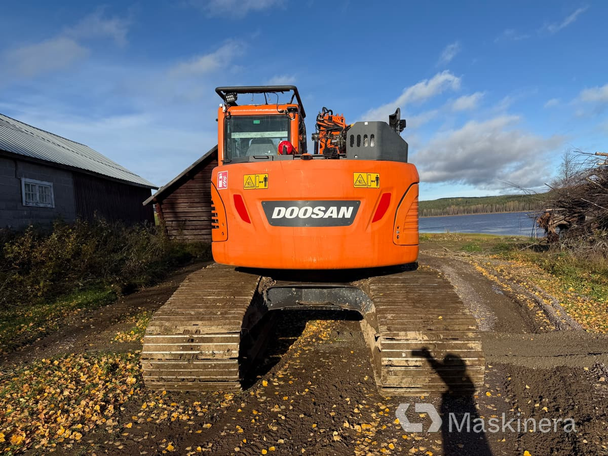 Grävmaskin Doosan DX140LCR-5 / Skördaraggregat 25RH - Kāpurķēžu ekskavators: foto 4 Grävmaskin Doosan DX140LCR-5 / Skördaraggregat 25RH - Kāpurķēžu ekskavators: foto 4