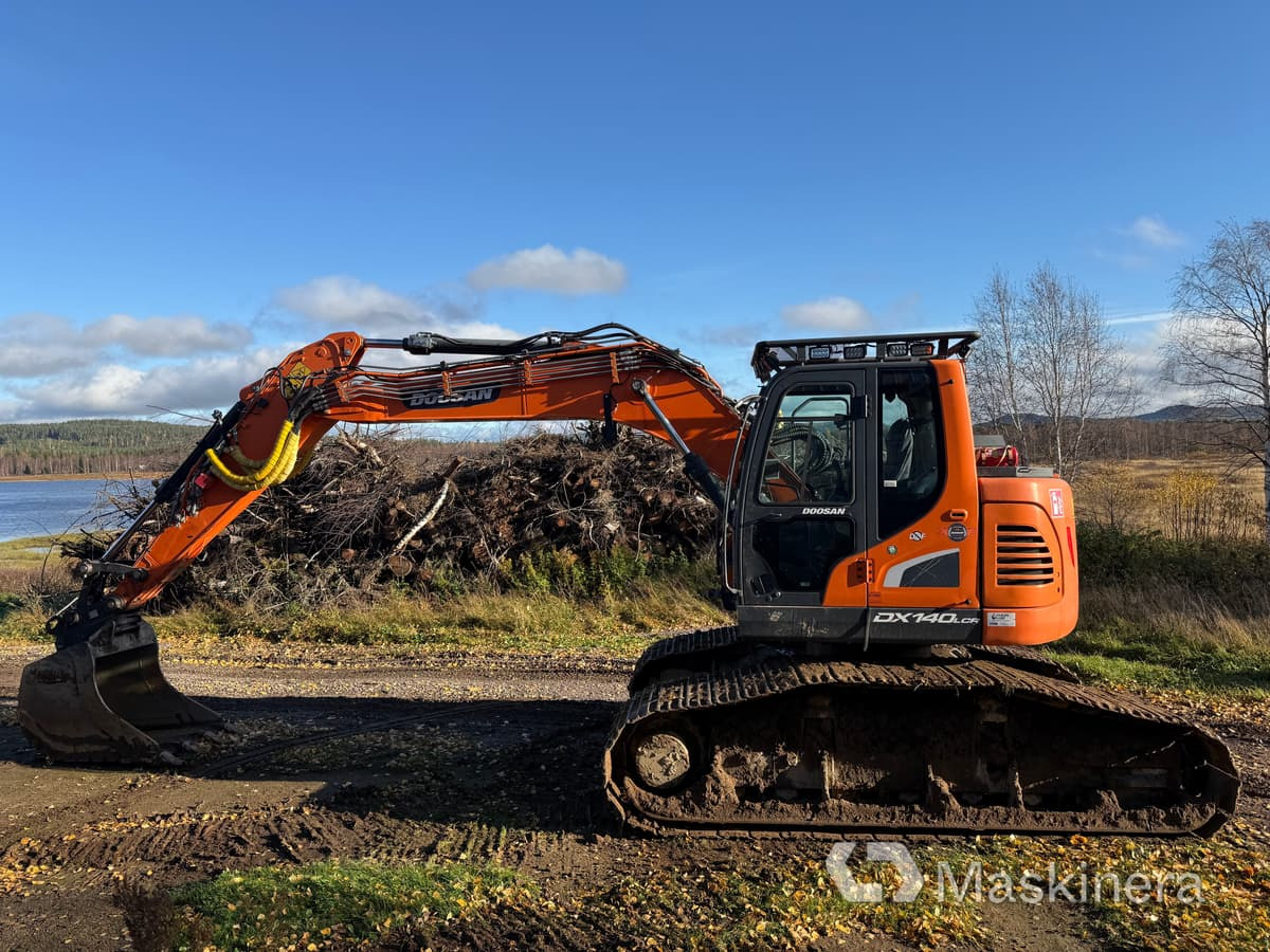 Grävmaskin Doosan DX140LCR-5 / Skördaraggregat 25RH - Kāpurķēžu ekskavators: foto 2 Grävmaskin Doosan DX140LCR-5 / Skördaraggregat 25RH - Kāpurķēžu ekskavators: foto 2