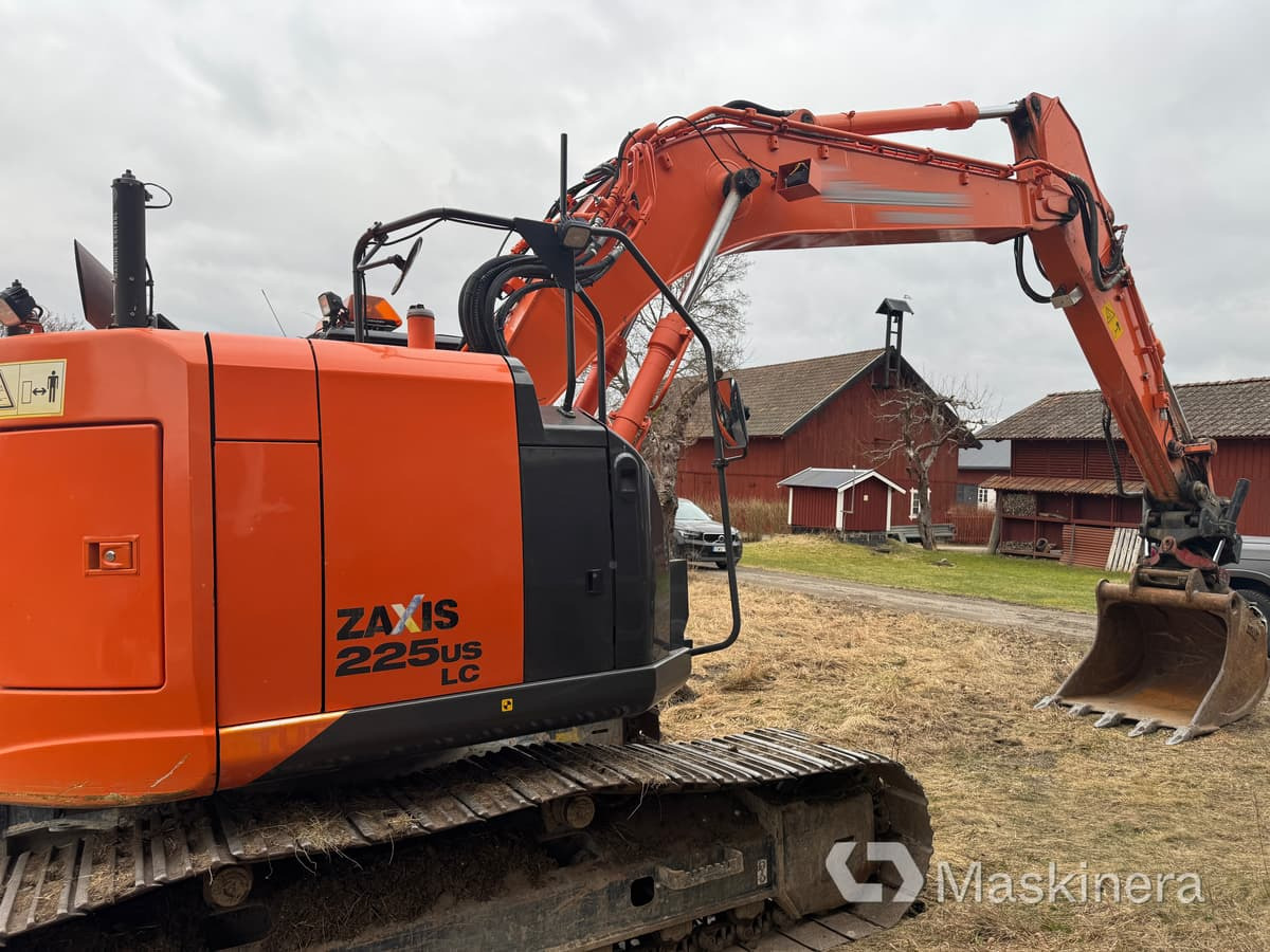 Grävmaskin Hitachi ZX225USLC-5B med redskap - Kāpurķēžu ekskavators: foto 5 Grävmaskin Hitachi ZX225USLC-5B med redskap - Kāpurķēžu ekskavators: foto 5