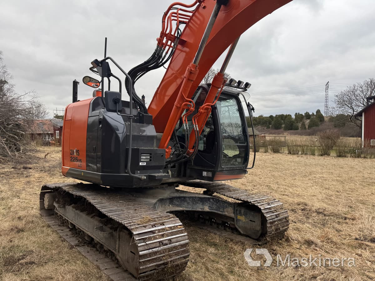 Grävmaskin Hitachi ZX225USLC-5B med redskap - Kāpurķēžu ekskavators: foto 4 Grävmaskin Hitachi ZX225USLC-5B med redskap - Kāpurķēžu ekskavators: foto 4