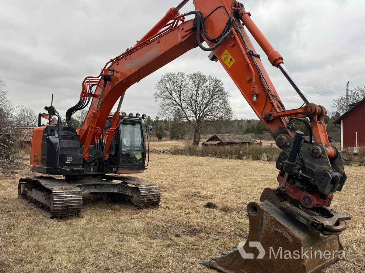 Grävmaskin Hitachi ZX225USLC-5B med redskap - Kāpurķēžu ekskavators: foto 3 Grävmaskin Hitachi ZX225USLC-5B med redskap - Kāpurķēžu ekskavators: foto 3