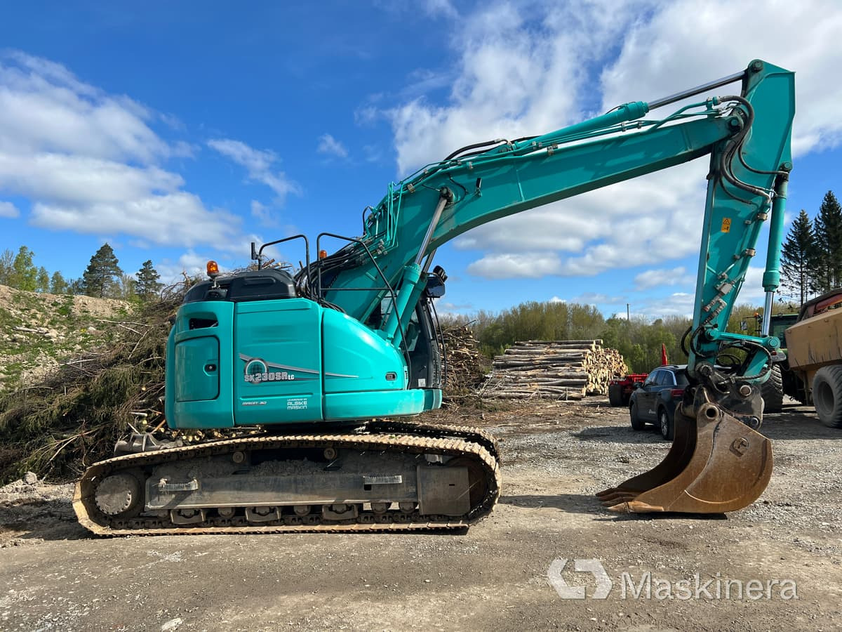 Grävmaskin Kobelco SK230SRLC-5E med tiltrotator & skopor - Kāpurķēžu ekskavators: foto 4 Grävmaskin Kobelco SK230SRLC-5E med tiltrotator & skopor - Kāpurķēžu ekskavators: foto 4