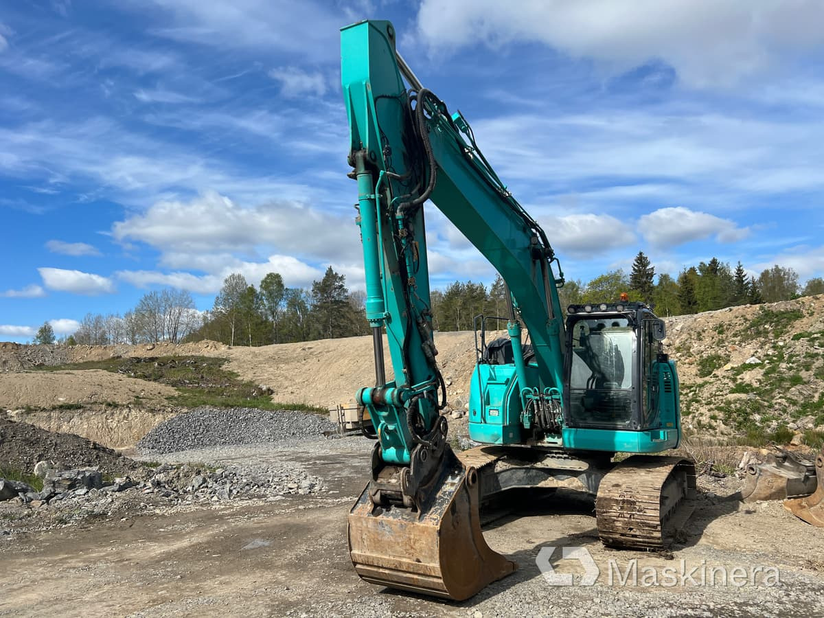 Grävmaskin Kobelco SK230SRLC-5E med tiltrotator & skopor - Kāpurķēžu ekskavators: foto 2 Grävmaskin Kobelco SK230SRLC-5E med tiltrotator & skopor - Kāpurķēžu ekskavators: foto 2
