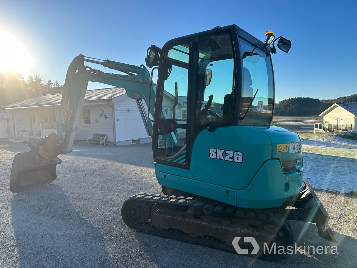 Grävmaskin Kobelco SK26 - Kāpurķēžu ekskavators: foto 3 Grävmaskin Kobelco SK26 - Kāpurķēžu ekskavators: foto 3