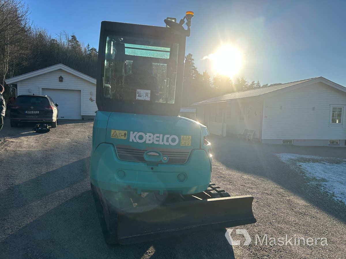 Grävmaskin Kobelco SK26 - Kāpurķēžu ekskavators: foto 4 Grävmaskin Kobelco SK26 - Kāpurķēžu ekskavators: foto 4