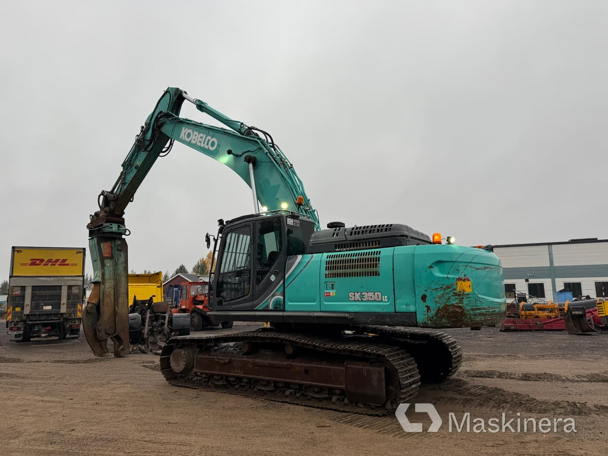 Grävmaskin Kobelco SK350LC-10 med stålsax - Kāpurķēžu ekskavators: foto 3 Grävmaskin Kobelco SK350LC-10 med stålsax - Kāpurķēžu ekskavators: foto 3