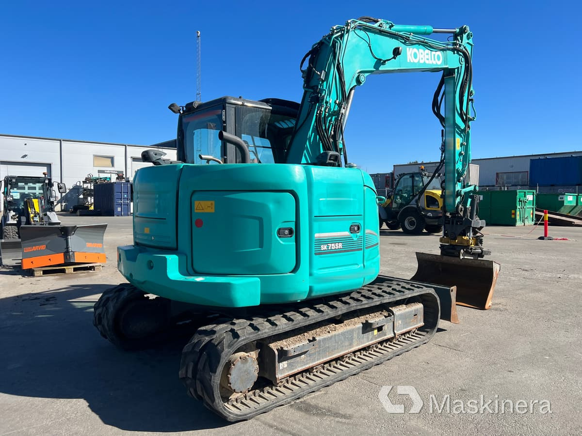 Grävmaskin Kobelco SK75SR-3E - Kāpurķēžu ekskavators: foto 5 Grävmaskin Kobelco SK75SR-3E - Kāpurķēžu ekskavators: foto 5