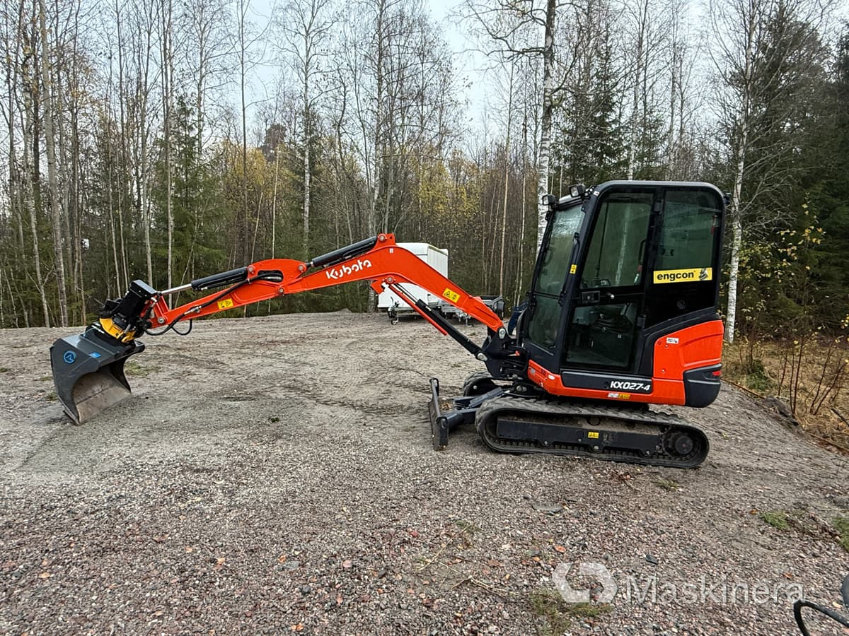 Grävmaskin Kubota KX027-4 med många redskap - Kāpurķēžu ekskavators: foto 2 Grävmaskin Kubota KX027-4 med många redskap - Kāpurķēžu ekskavators: foto 2