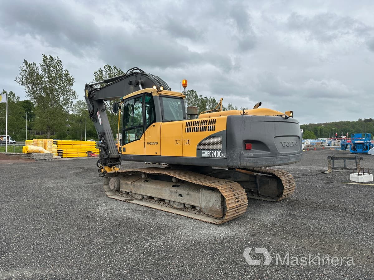 Grävmaskin Volvo EC240 CNL - Kāpurķēžu ekskavators: foto 3 Grävmaskin Volvo EC240 CNL - Kāpurķēžu ekskavators: foto 3