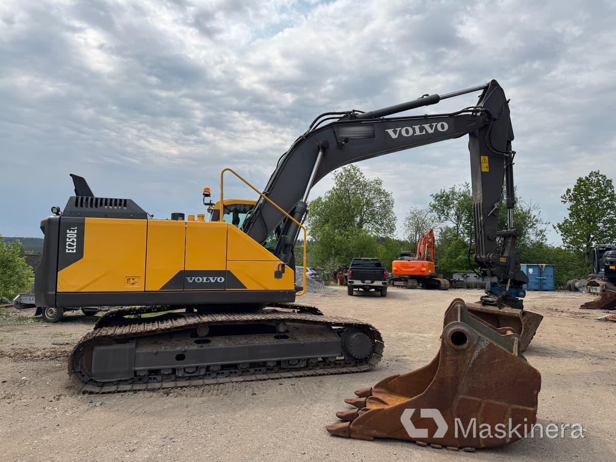 Grävmaskin Volvo EC250E med redskap - Kāpurķēžu ekskavators: foto 4 Grävmaskin Volvo EC250E med redskap - Kāpurķēžu ekskavators: foto 4